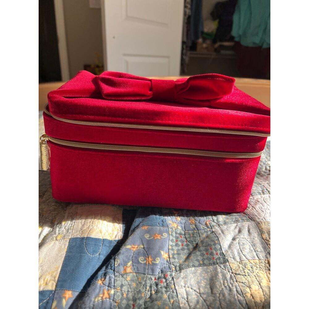 Estee Lauder 2024 Edition Brand New, Never Used, Red Velvet Makeup Bag. - Picture 2 of 5